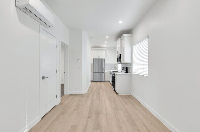 Foto del edificio - 2 bedroom / 1 bath | Midtown Duplex Available Now