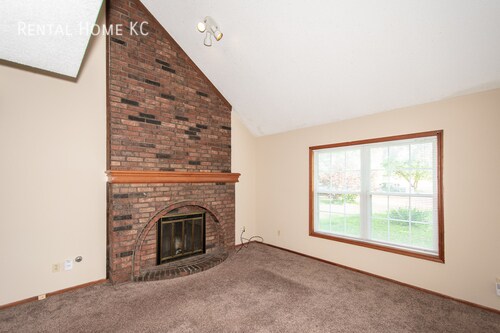 Building Photo - 3 Bed / 1.5 Bath 2-story Duplex  #735