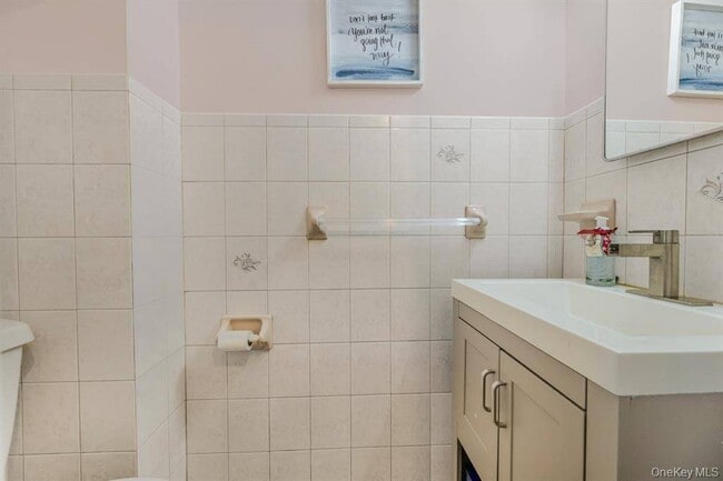 Foto del edificio - 120 Woodland Ave