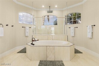 Building Photo - 4733 SW 24th Ave