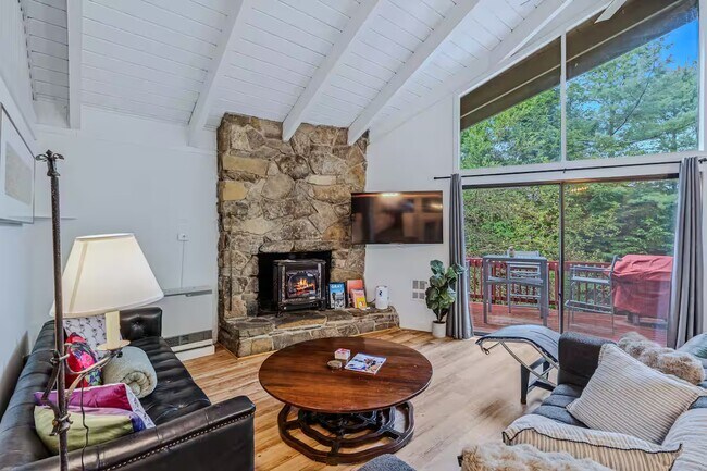 Foto del edificio - 2364 Willard Rd