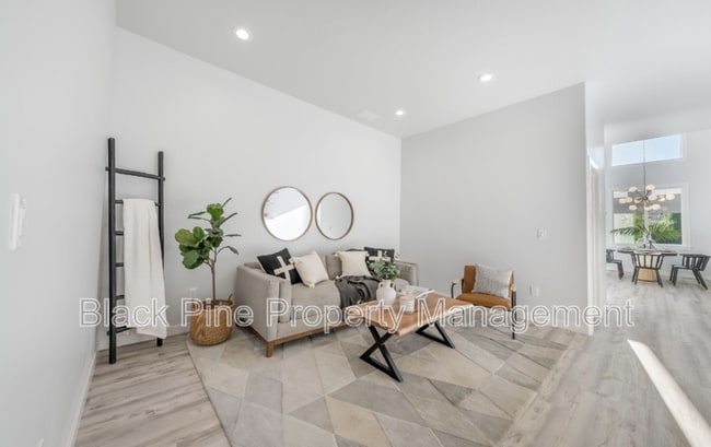 Building Photo - 1170 N Champions Pl.