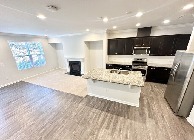 Foto del edificio - Impeccable Townhome in Prime Cary Location