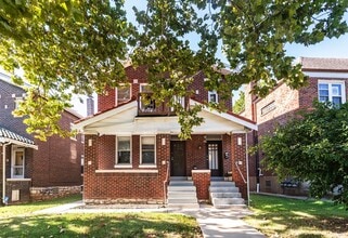 Building Photo - 4926 Winona Ave