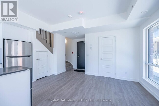 Building Photo - 861-861 Sheppard Ave W