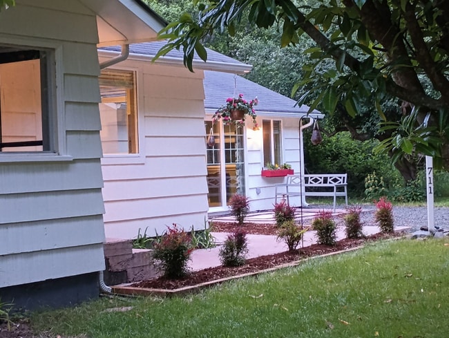 Building Photo - 711 N Third St