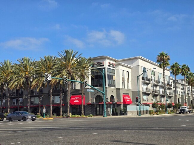 Foto del edificio - Exclusive Stadium Lofts Community: Ground ...