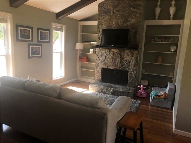 Foto del edificio - 3933 Loring Ln