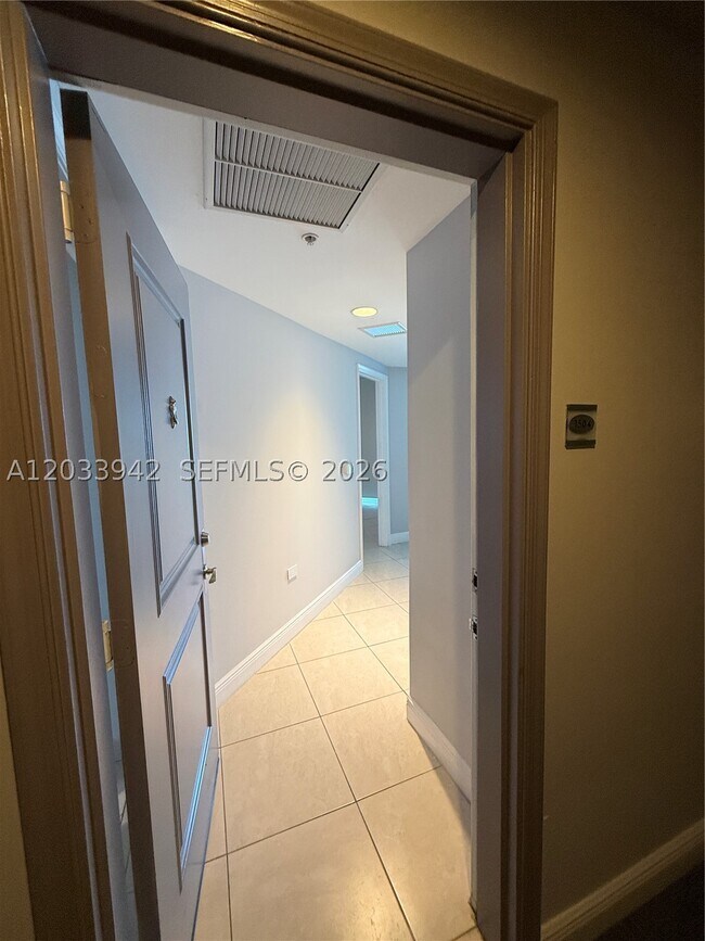 Foto del edificio - 480 NE 30th St