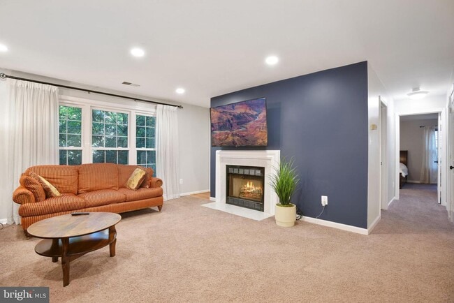 Foto del edificio - 2229 Lovedale Ln