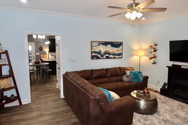Building Photo - 15695 Landview Ln