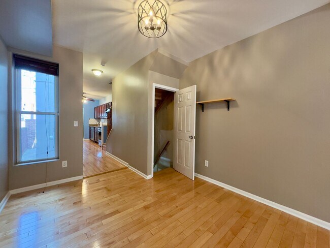 Foto del edificio - Charming 2 Bedroom/2.5 Bathroom Townhome in Canton, Baltimore, MD!