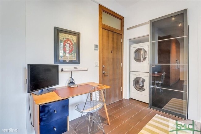 Building Photo - 1 br, 1 bath Condo - 106 W Gwinnett St Apt A2