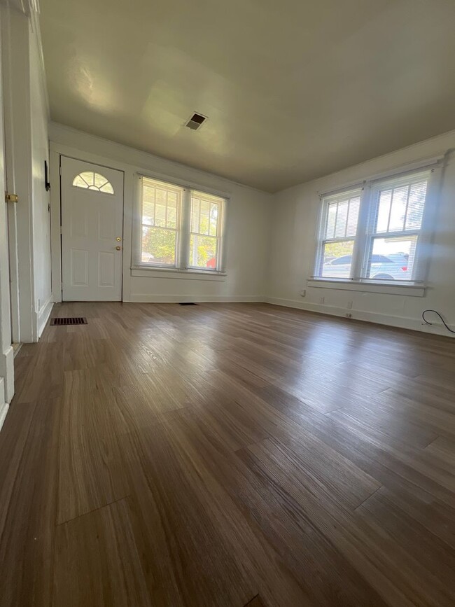 Foto del edificio - 4 BDRM Available August, 2026.  Monthly re...
