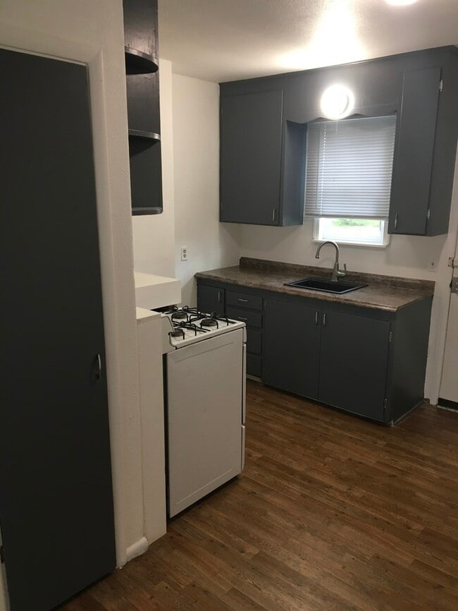 Building Photo - Tacoma/ Parkland duplex 2bdr 1 bath