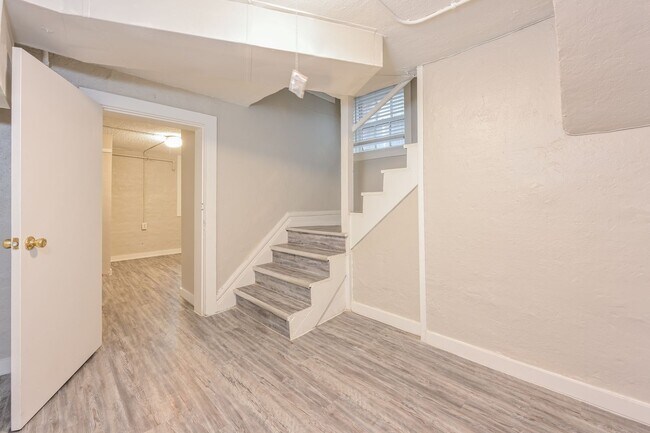 Building Photo - 1220 N Corona Street