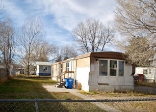 Building Photo - 900 Eve Dr