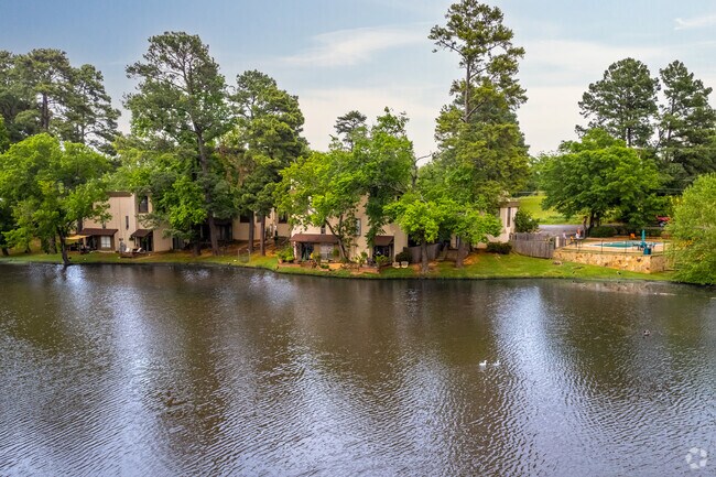 Lago lleno de peces para pescar - Willow Lake