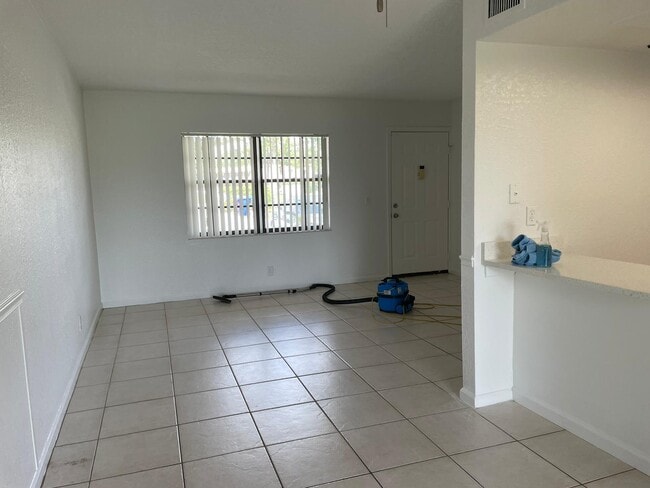 Building Photo - 4101 Oak Terrace Dr