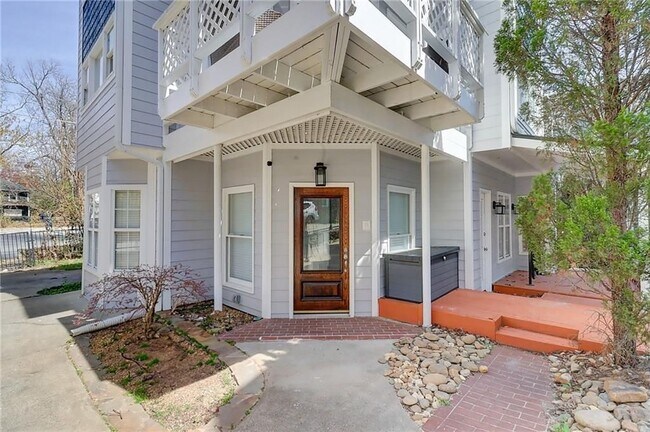 Foto del edificio - 1036 Greenwood Ave NE