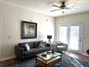 Landing at Willow Bayou Apartment Homes Photo