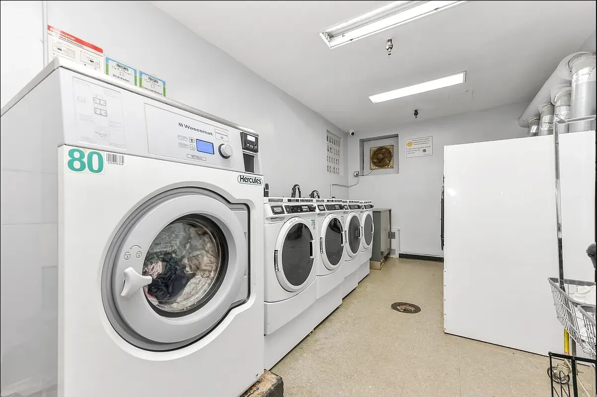 Foto del edificio - 1199 E 53rd St
