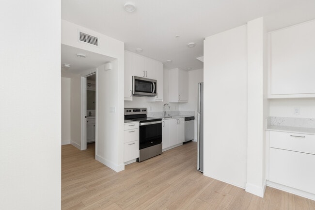 Building Photo - 14 on Harding