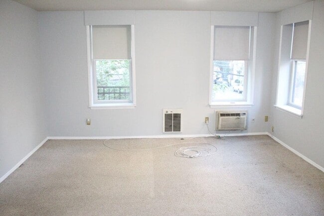 Building Photo - 100 Clinton St