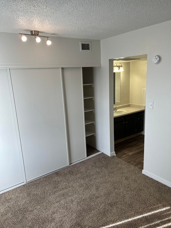 Closet - Woodberry Heights