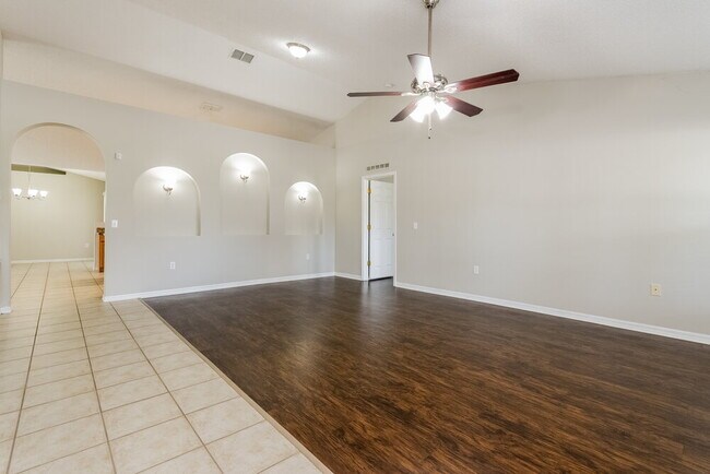 Foto del edificio - 4910 Newton Ct