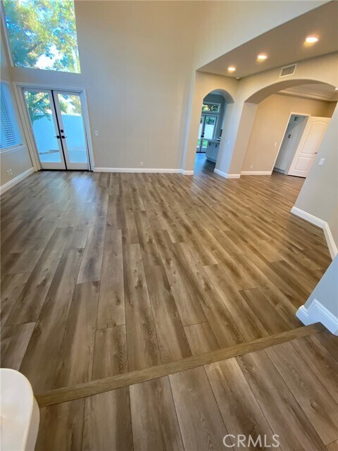 Building Photo - 14 E Greenbrier