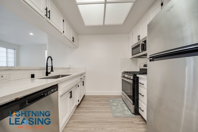 Building Photo - 15132 Magnolia Blvd