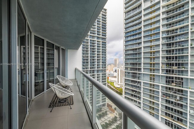 Foto del edificio - 495 Brickell Ave