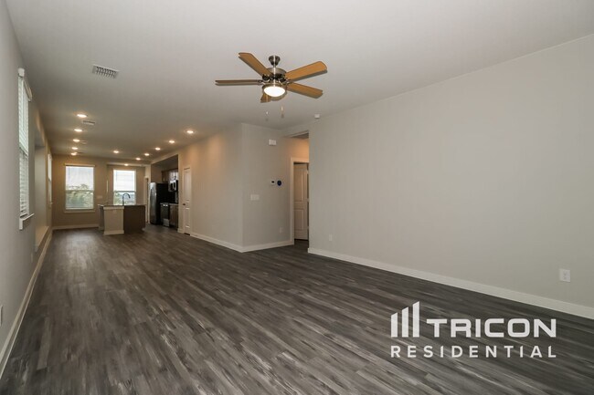 Foto del edificio - 525 Raglands Rd