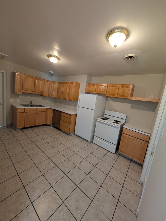 Building Photo - 135 N 100 W