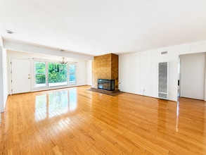 Building Photo - 7328 W 88th Pl
