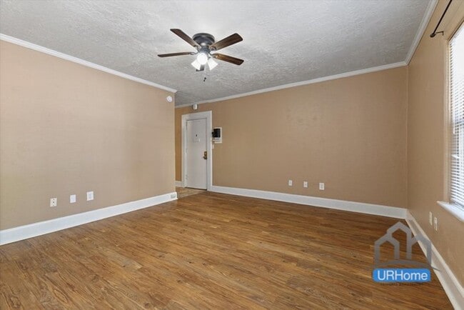 Building Photo - Exceptional Value: Charming Portland Studio ($1,100)