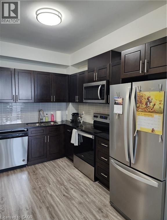 Photo du bâtiment - 128 King St N