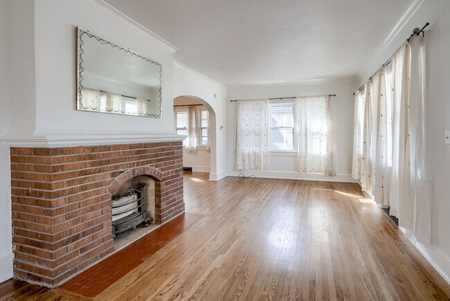 Building Photo - Nicely Updated 4 Bedroom With Heated 2+ Ca...