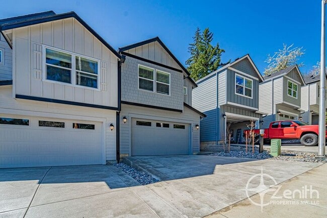 Building Photo - 121 NE Newhouse Rd