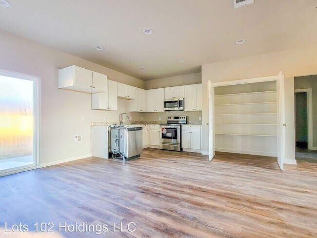 Building Photo - 3 br, 2 bath House - 3828 Skylane Ave