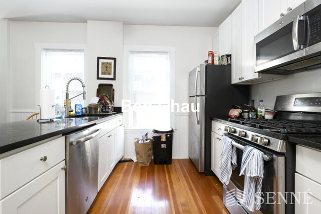 Building Photo - 39 Magour St