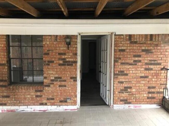 Foto del edificio - 539 Woodland Hills Pl