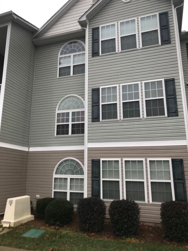 Foto del edificio - 4705 Pennoak Ln