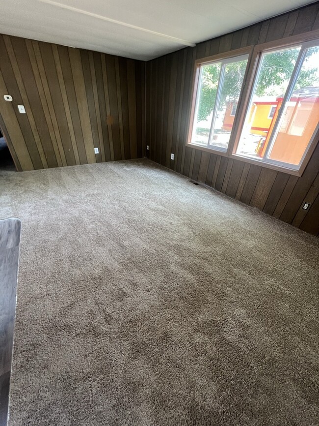 Building Photo - Log Lane Village 2 bedroom & 1 bathroom - ...