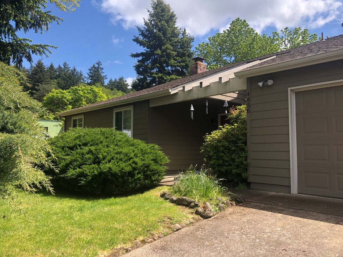 Primary Photo - Spacious 3 Bedroom Home in Desirable Witha...