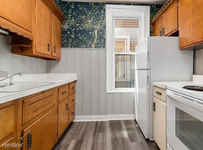 Building Photo - 2 br, 1.5 bath House - 307 East Brady Street