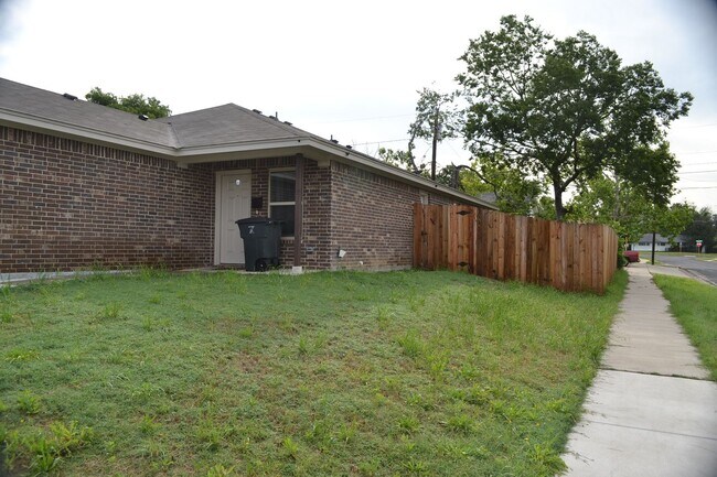 Building Photo - 1204 N 18th St