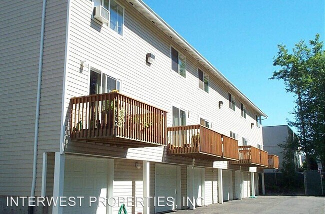 Building Photo - 3005 S Troutdale Rd