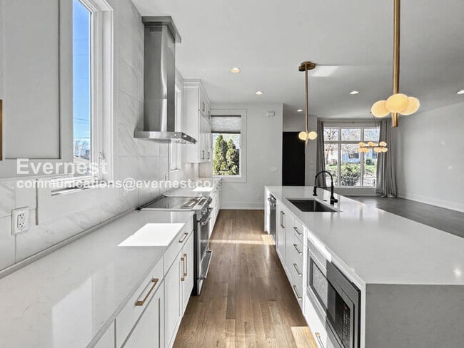 Building Photo - 1011 Garfield St